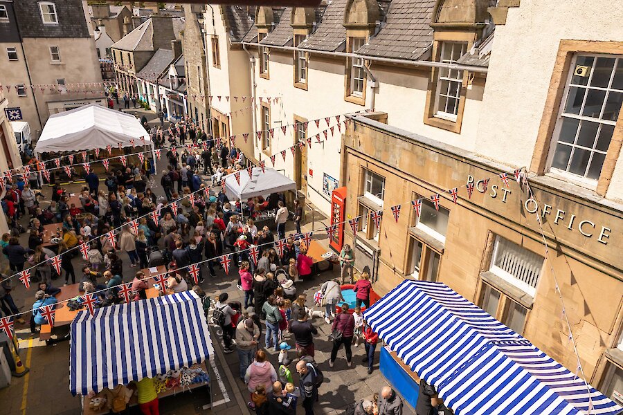 Sun Shines on Jubilee Celebrations