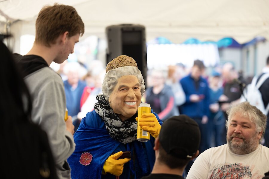 Sun Shines on Jubilee Celebrations